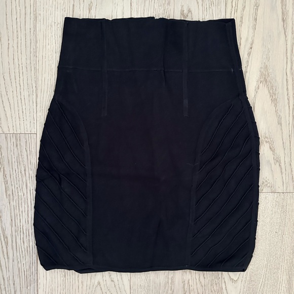 Wilfred Skirt from Aritzia - Picture 1 of 5